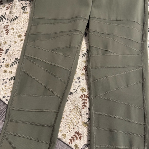 Lululemon Tech Mesh Wunder Under, Size 10. - Picture 2 of 7